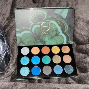 NWT EYESHADOW PALETTE HIPDOT BLUES GREENS AND GOLDS!!!